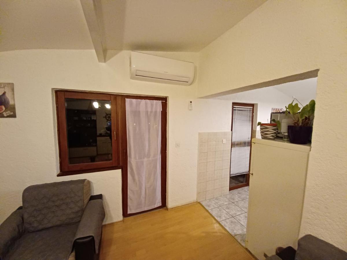 Apartments Zuanovic Karlobag Exterior foto