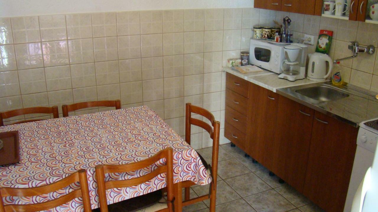 Apartments Zuanovic Karlobag Exterior foto